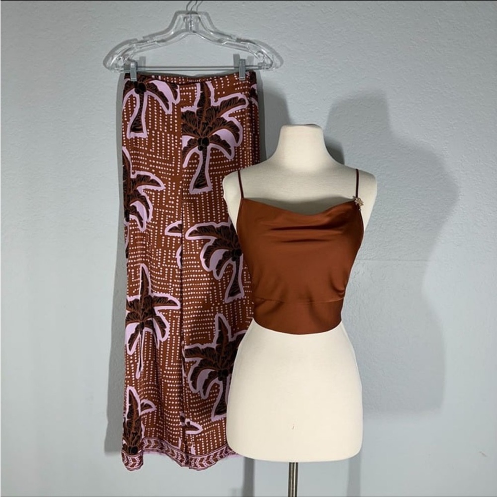 NWT Joie Women's Size XS
Brown Palm Tree
Print Satin 2-Piece
Set Vacation Summer